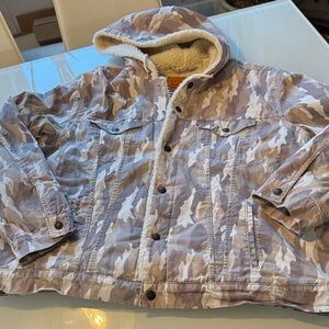 Levi’s Hooded Trucker Jacket - size XXL
